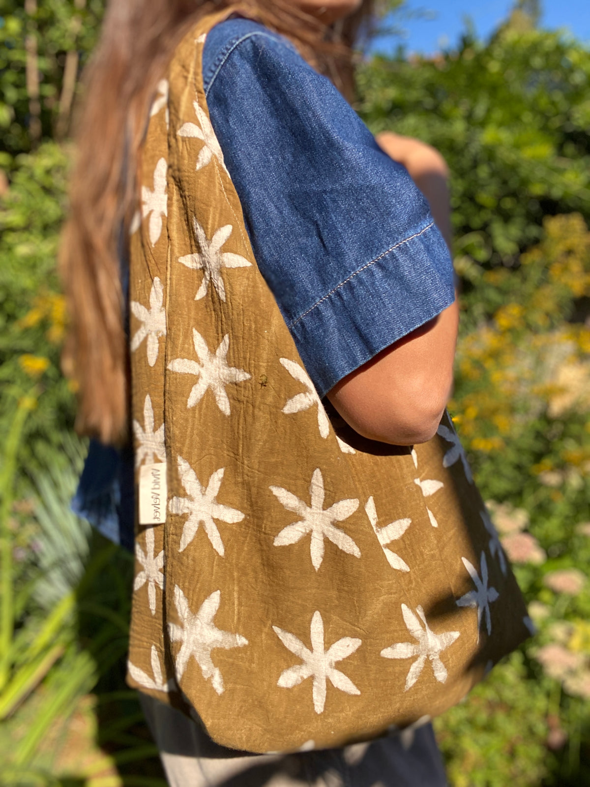 Handmade Dabu Block Print Tote Bag – Bold Floral Print & Magnetic Closure