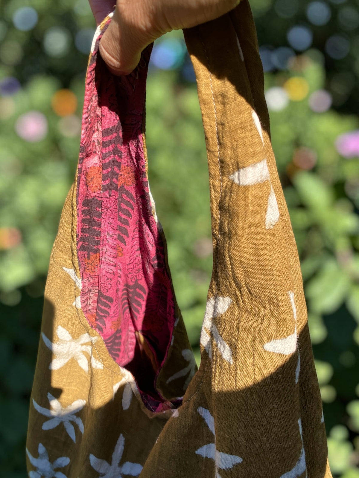 Handmade Dabu Block Print Tote Bag – Bold Floral Print & Magnetic Closure